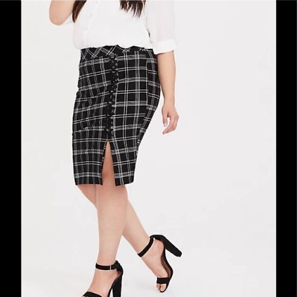 NWT Torrid Pencil Skirt - Picture 1 of 10